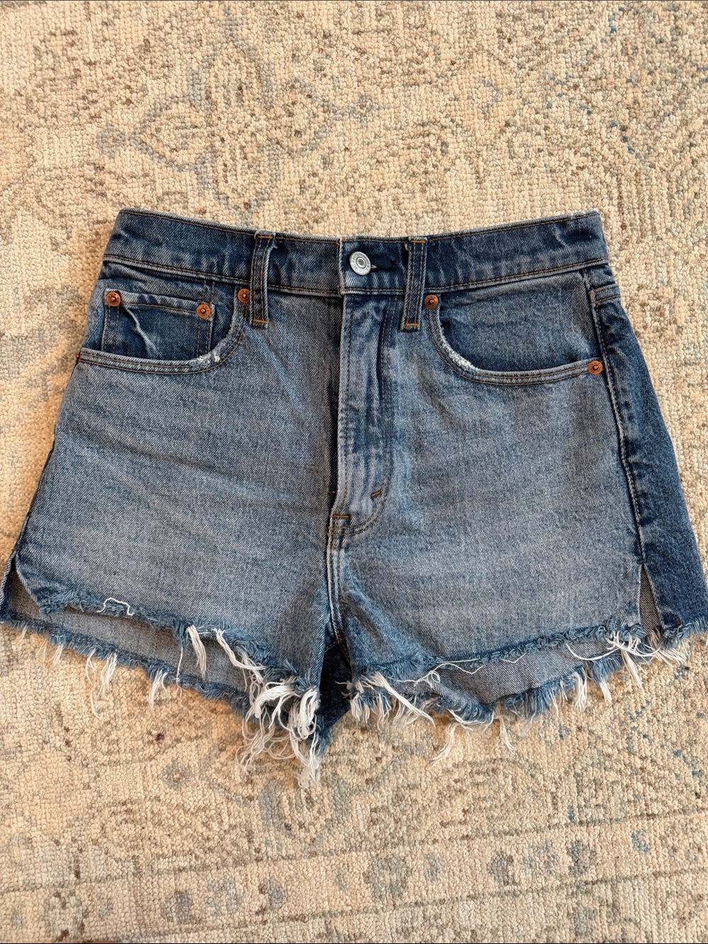 Abercrombie & Fitch The Mom Short HR 25